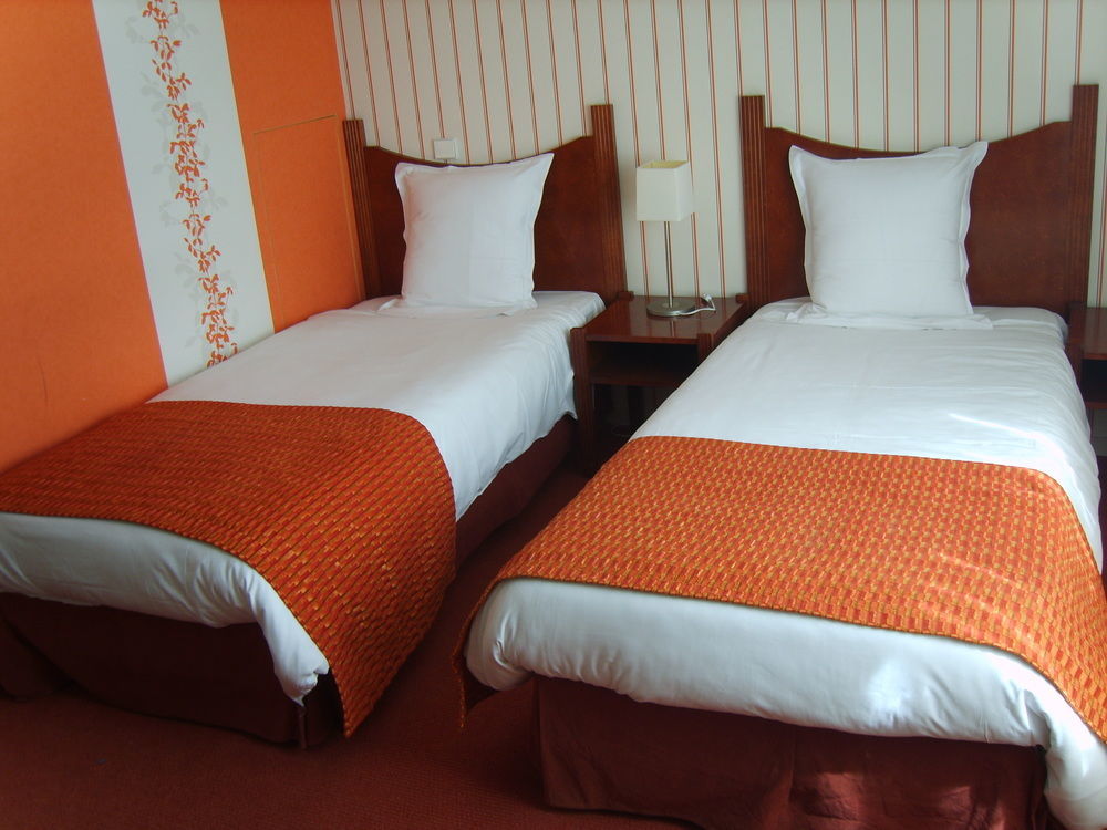 Logis Hotel L'Escargotiere Dijon Sud - เชอโนฟ ภายนอก รูปภาพ